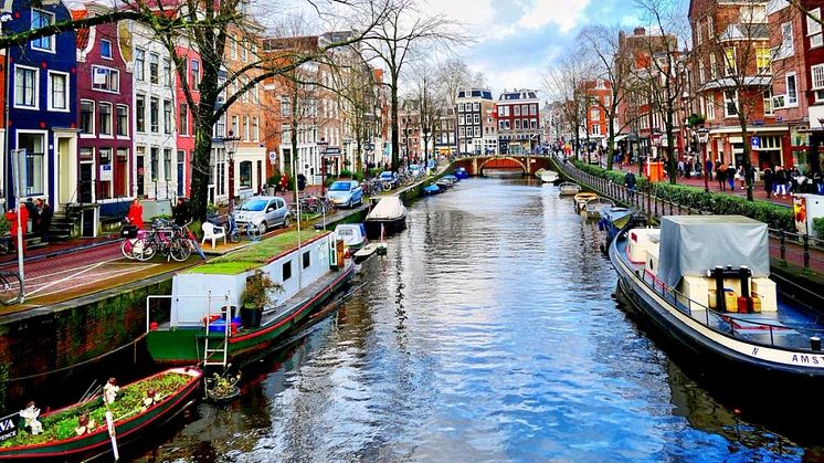 Amsterdam er et fint reisemål, og enkelt tilgjengelig med tog.