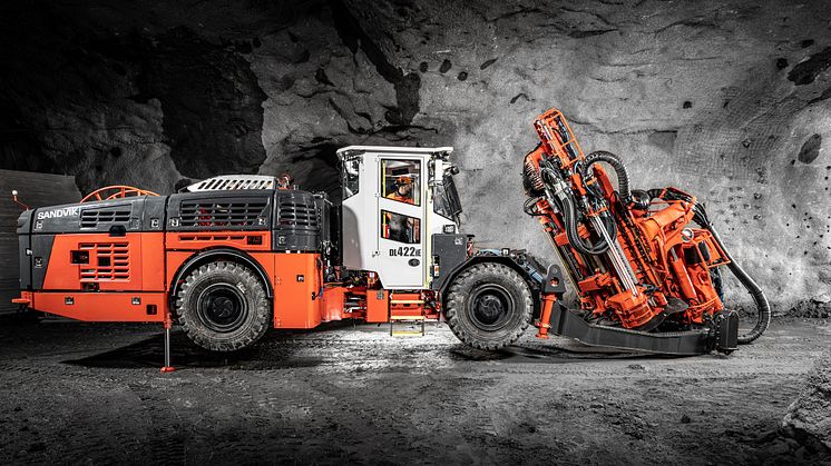 Sandvik DL422iE - en ny helautomatisk borrigg med topphammare för långhålsborrning