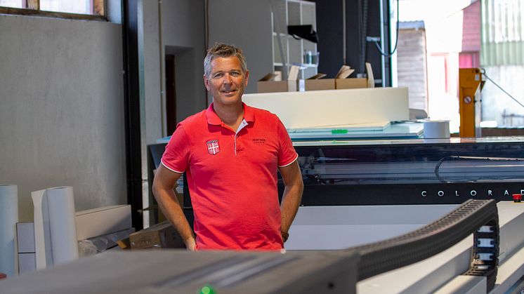 Daglig leder Kurt Kløvfjell er storfornøyd med at de fikk skiftet ut både storformat og digitaltrykk i forbindelse med flyttingen.