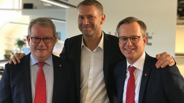 Anders Teljebäck, kommunstyrelsens ordförande Västerås stad, Peter Carlsson, vd Northvolt och Mikael Damberg, innovations- och näringsminister