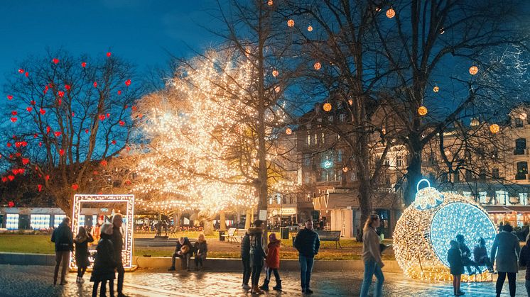 Vinterljus och julbelysning på Gustav Adolfs torg under Vinter i City 2020. Foto: Pierre Ekman