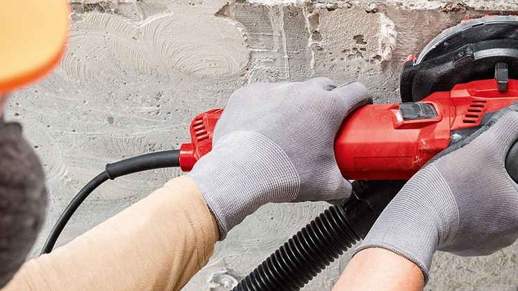 Uppnå optimal ytfinish med Hilti DGH 130 - kompromisslös slipning och polering av betongväggar.
