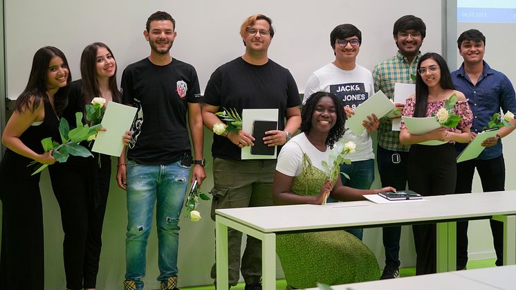 Vergangene Woche erhielten die Absolventinnen und Absolventen des internationalen Studienvorbereitungsprogramms „Wildau Foundation Year“ der TH Wildau ihre Zeugnisse. (Bild: Mareike Rammelt / TH Wildau)