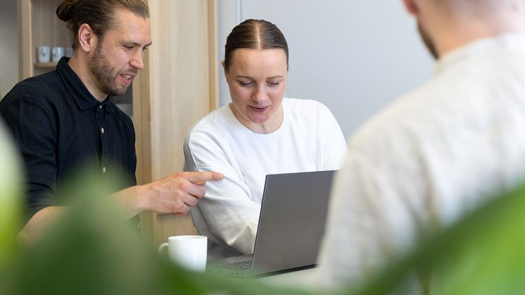 Med M-Files plattform för automatiserad dokumenthantering kan medarbetare hitta information snabbare, arbeta smartare och få mer utfört. 