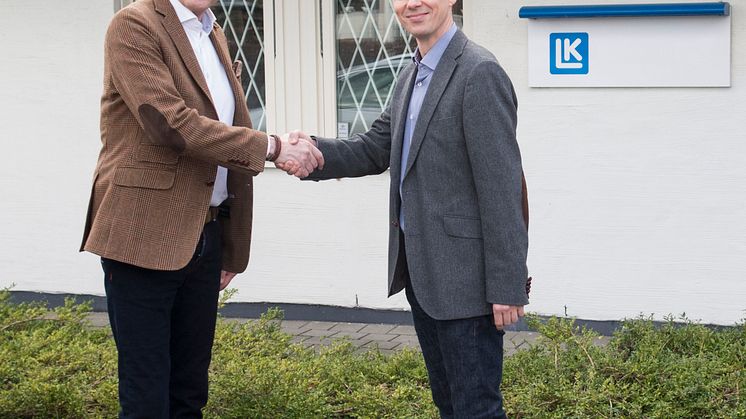 CEO Magnus Eriksson welcomes André Zimmerman (to the right of the picture) as the operative manager of LK Armatur Deutschland GmbH.