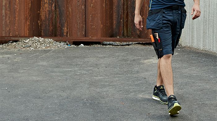 6151 AllroundWork, Shorts i stretch med løs passform og hylsterlommer