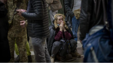 Stiftelsen Karel Komárek Family Foundation och MND har skickat den första lastbilen med humanitär hjälp till Ukraina, och stiftelsen organiserar en insamling