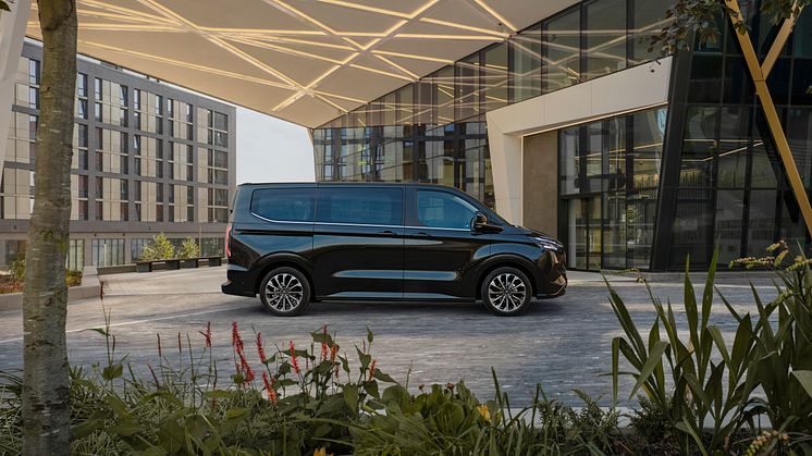 2022 Ford Tourneo Titanium (2)