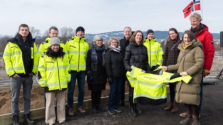 Team Aker representer ved Sebastian Grimsmo, Maria Tran, Gordon Clarke, Espen Killingmo, Anne Guri Grimsby, Randi Mandt, Per Anders Borgen, Nina Høstvang Melby, Geir Nilssen, Kristin Spradbrow Treloar, Linda Hårvik og Trond Øverland. Foto: Pixel&Co.