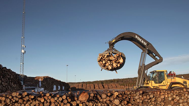 Fjärrstyrd Volvo L180H Höglyft