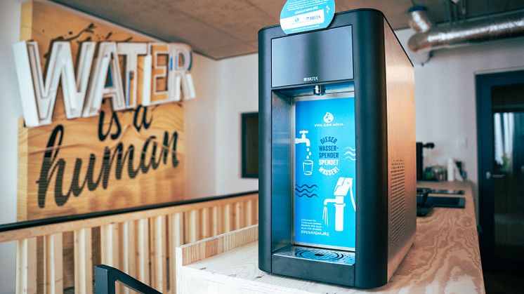 Der Viva con Agua x Brita Wasserspender. Foto: Paul Klings