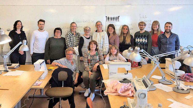 Uppskattade sykurser i klädsömnad på Textildesignskolan i Storvik, Gästrikland.