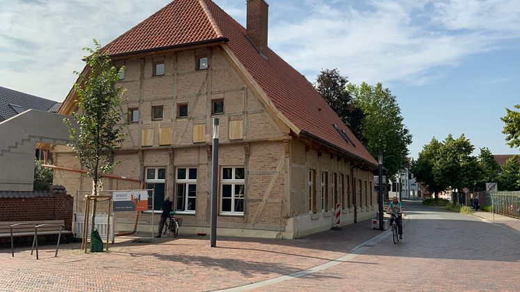 Die Restaurierung des „Alten Zollhauses“ hat Burkhard Inkmann über ein Jahr herausgefordert − das Ergebnis ist der RM Sanierungspreis 2021 in der Kategorie Holz!