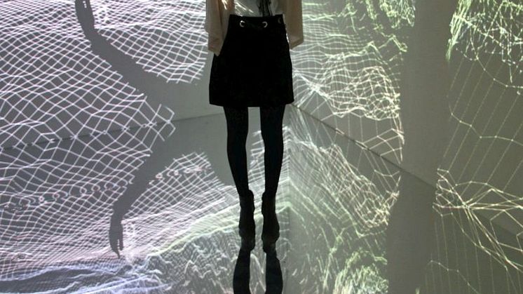 Die Installation "THE STRANGER WITHIN" des Wisp Kollektivs aus Leipzig ist Teil der neuen Jahresausstellung "Illusion - Moving Space" im Kunstkraftwerk