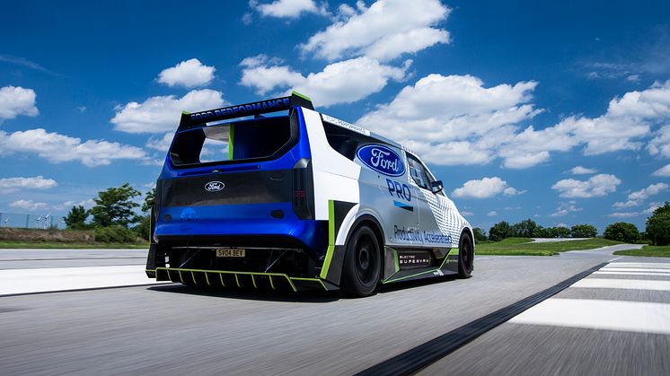 2022_FORD_E-TRANSIT_SUPERVAN_43