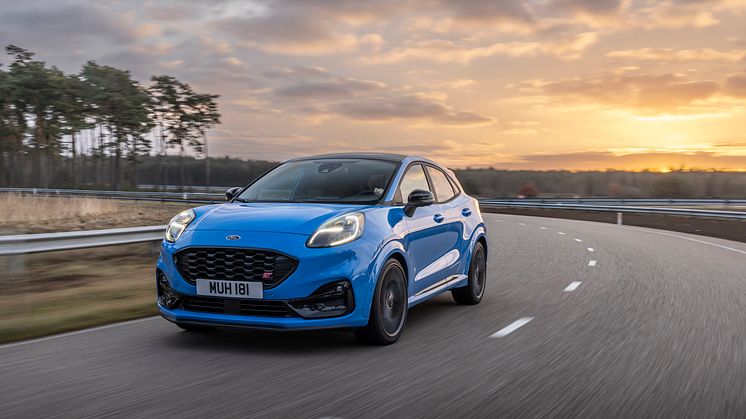 Noul Ford Puma ST Powershift crește gradul de atractivitate pentru performanță cu un sistem de propulsie electrificat
