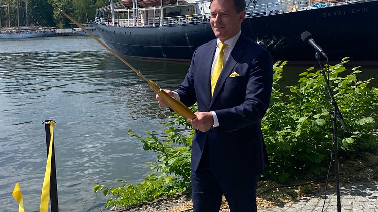 Joakim Larsson inviger Djurgårdsstrand