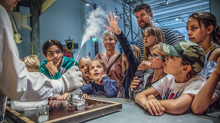 Familier skal udforske naturvidenskaben på Experimentarium