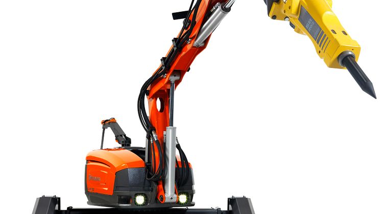 Bauma: Husqvarna DXR 300 – mycket stabil rivningsrobot med större räckvidd