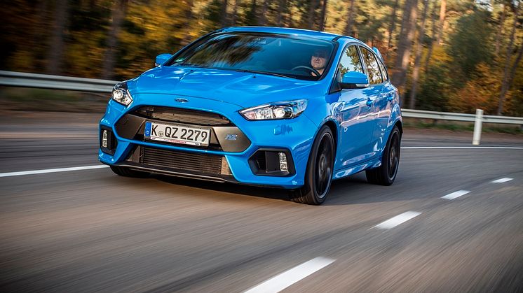 A Ford egyre több autót gyárt az európai piacra: a vadonatúj Focus RS első példánya legördült a gyártósorról