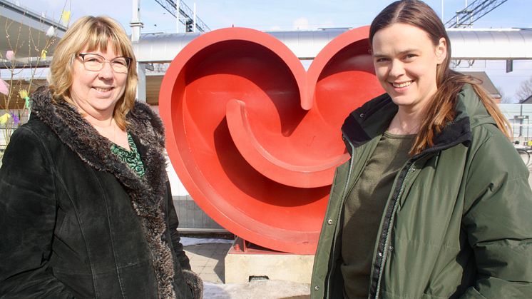 Annica Kelly, Lind Tour, testar tillsammans med Anna Israelsson, projektledare för Smaka på Vindelälven smakresa längs Vindelälven.