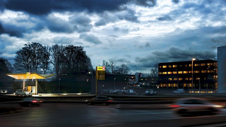 Hydrogenstasjonen ligger kun et stenkast fra Powerhouse Kjørbo, hvor strømmen produseres fra solceller. Fotomontasje: Asplan Viak.