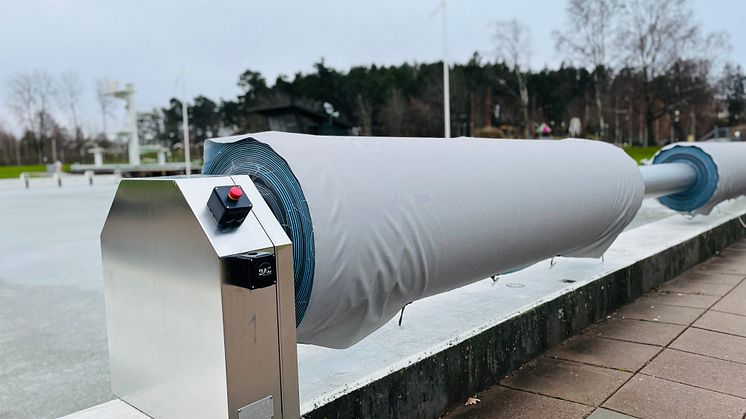 Pooltäckning vid utomhusbassängerna på Djupdalsbadet