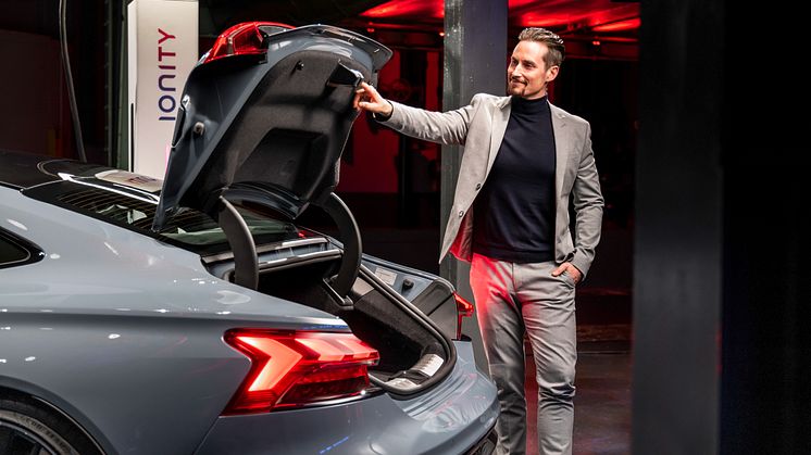 Audi e-tron GT (Kemoragrå)