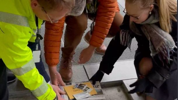 Grunnsteinen på Lambertseterhjemmet inneholder dagsfersk avis, minnepinne med byggetegninger, bilder av de fire som offisielt la nedgrunnsteinsskrinet (Tore Moger, Bjørn-Magnar Granli, Arne Mæhlum og Ragnhild Grongstad), samt konseptbeskrivelse.