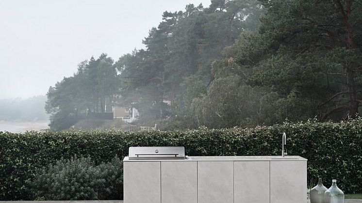 VÄLKOMMEN UT | system 45 utekök har lanserats och @ballingslovab visar upp detta kök hos oss på @cosentinocitystockholm - helt klätt i Dekton Albarium.