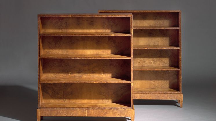 Kaare Klint: A pair of early and unique bookcases of oak burl.