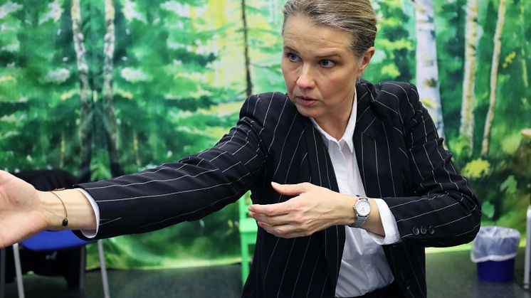 07_KlasseTjut_KarinOscarsson_FOTOSaraPärlefalk.jpg