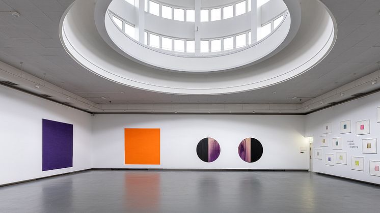 Denne våren presenterer kunstneren Callum Innes malerier og akvareller, samt to stedsspesifikke arbeider i Lysverkets tårnsal. (Foto: Dag Fosse)