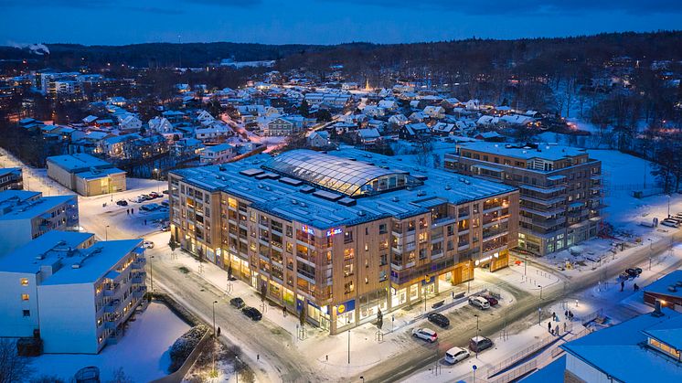 För några månader sedan skedde inflyttningen i ett nytt seniorboende i Mölnlycke strax utanför Göteborg där Solör Bioenergi levererar fjärrvärme. Fotograf: Ulf Celander