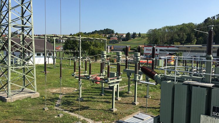 Mit Investitionen in Höhe von rund 2,8 Millionen Euro modernisiert LEW Verteilnetz das Umspannwerk Obergünzburg. (LVN / Tobias Bleis)