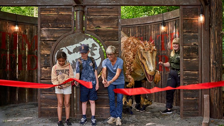 Skånes Djurpark investerar 14 miljoner kronor i nya upplevelsen Dinosaurier. pLatsen där de mäktiga varelserna rör sig, låter och tar gästerna 70 miljoner år tillbaka i tiden.