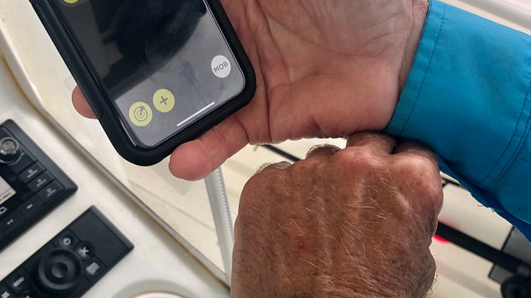 Hi-res image - ACR Electronics - Used by saltwater angler and television host George Poveromo, the ACR OLAS Guardian is a wireless engine kill switch and man overboard alarm system
