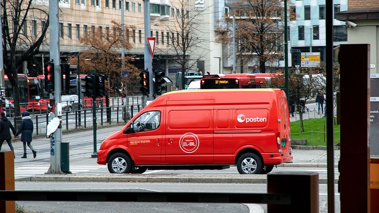 Nye og miljøvennlige kjøretøy er ett av Postens virkemidler til å møte klimautfordringene samtidig som netthandelen øker.