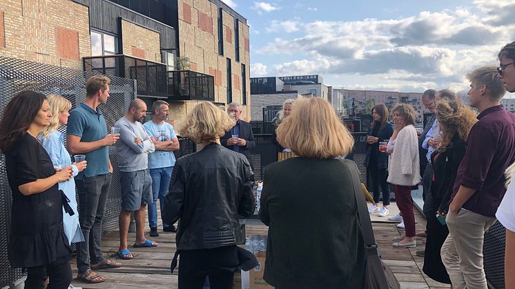 I sidste uge bød AG Gruppen velkommen til beboerne, hvor der blev snakket upcycling, bæredygtigt byggeri og deleøkonomi på den fælles tagterrasse