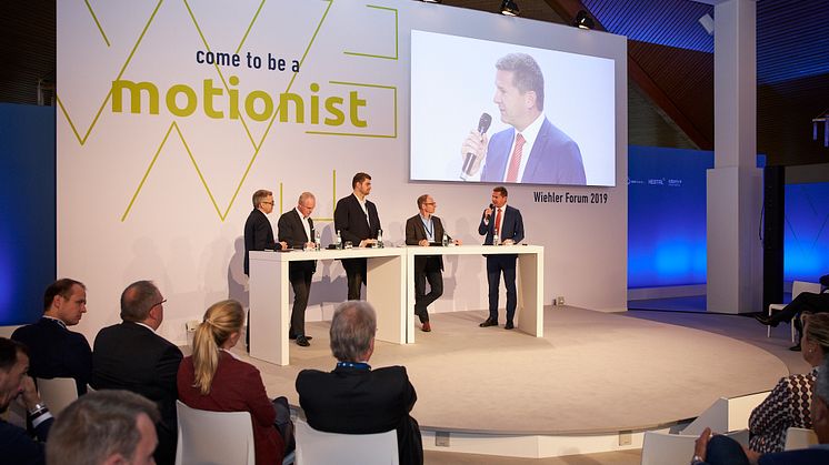 Diskussion auf dem Wiehler Forum: Wie kann im schweren Güterverkehr auf der Straße der Mix aus Diesel und neuen Antriebskonzepten technologisch und wirtschaftlich gelingen? 