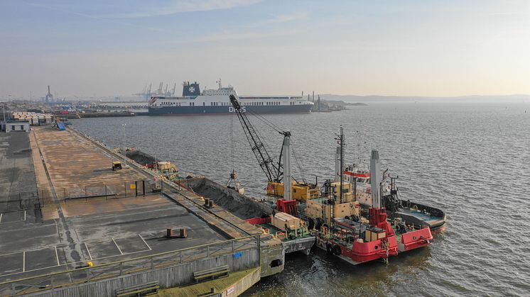 At the Port of Gothenburg, development and maintenance projects are constantly underway, both in water and on land. In the future, the work will be able to be carried out in a more climate-friendly way. Photo: Gothenburg Port Authority.