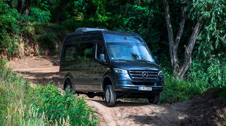 Uppdaterad Mercedes-Benz Sprinter med nya motorer,  snabbdörr och ny fyrhjulsdrift