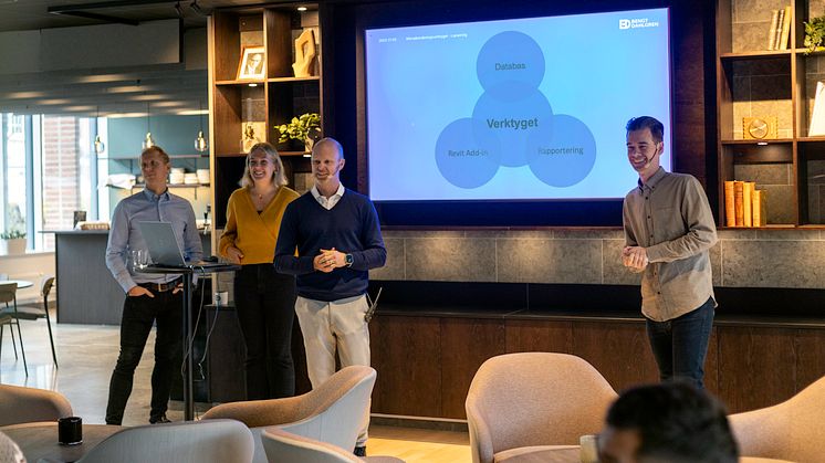 Peter Lappalainen, Ebba Gipperth, Patrick Liljeroth och Jonas Elgblad presenterar verktyget.
