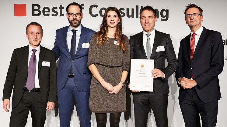 Vertreter von IMP und BPW nahmen den Best of Consulting Award entgegen. (Quelle: Frank Beer für WirtschaftsWoche)