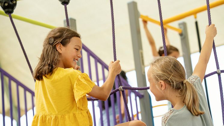 In der Schule mit dem Cochlear™ Nucleus® Kanso® 2 Soundprozessor 
