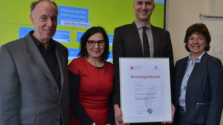 (v.li.): Prof. Dr. Michael Nagy, Prof. Dr. Perizat Daglioglu, Prof. Dr. Özer Pinar, Prof. Dr. Dolores Sanchez Bengoa. Foto: Motzko