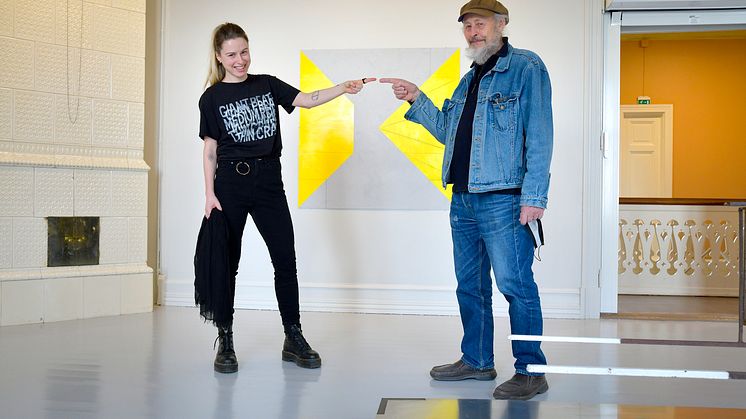 Kjell Varvin og Monica Holmen i utstillingen Intermediary Stages of A Never-Ending Process. Foto: Ingeborg Øien Thorsland / Galleri F 15