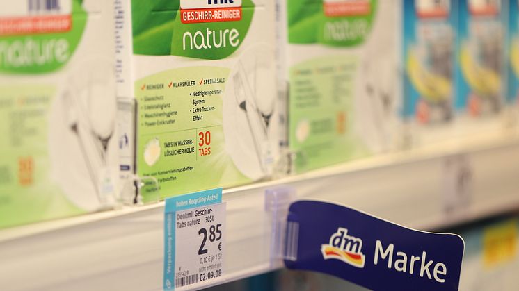dm wird eigene Produkte entwickeln und klimaneutrale Produkte anderer Anbieter bevorzugt listen