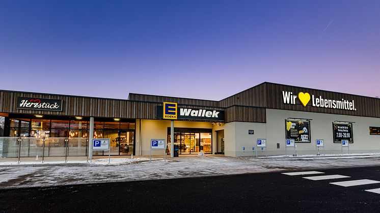 GFORM feiert Meilenstein mit Übergabe eines neuen DGNB Gold zertifizierten EDEKA-Marktes in Freyburg