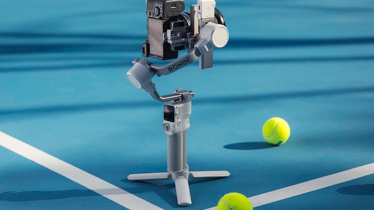 RS 4 Mini + AI300 Tennis Lifestyle Vertical shoot (backward).jpg